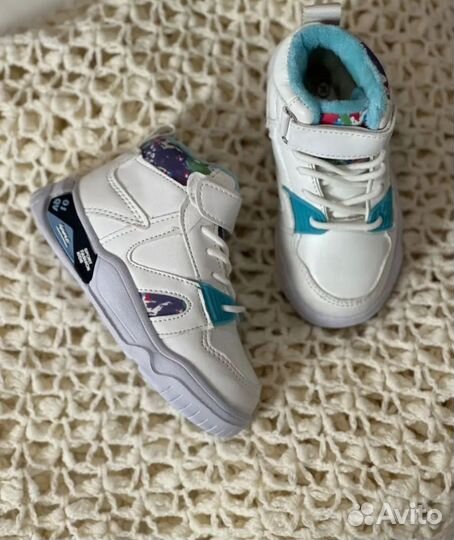 Кроссовки демисезонные