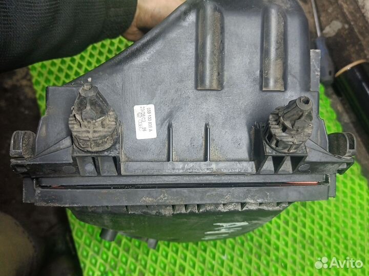 Корпус воздушного фильтра Audi A4 (B6), 2003