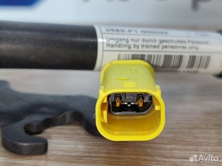 Пиропатрон правый Bmw 5 F10 N63B44 2011