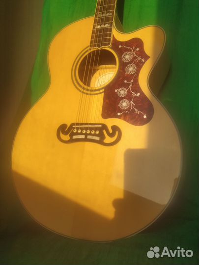 Гитара Gibson J-200