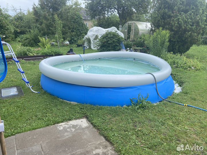 Надувной бассейн