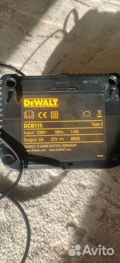 DeWalt DCB115