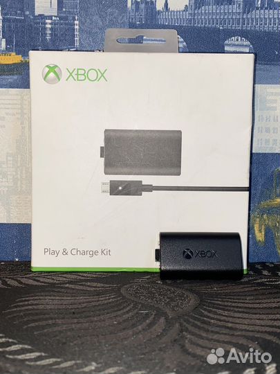 Xbox One X 1 тб (лимит.) + аккамулятор + 4 игры