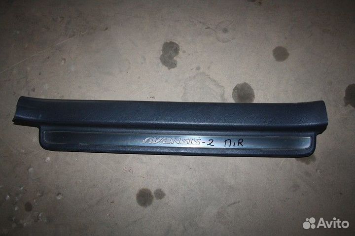 Накладка на порог передняя правая (под дверь) toyo