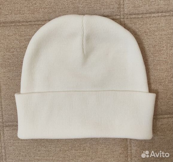 Две женских шапки на флисе новая белая
