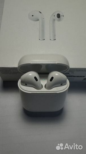 Наушники AirPods (2-го поколения)
