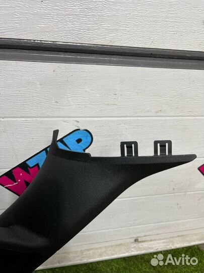 Обшивка стойки передней передняя правая Dodge Ram