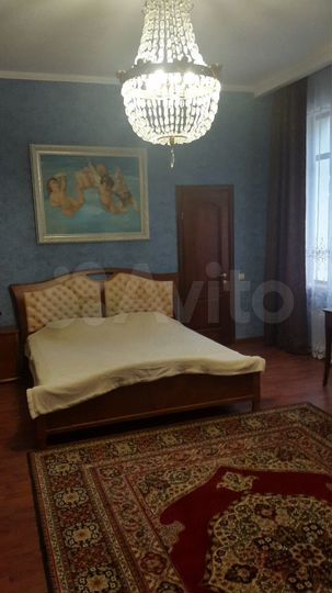 Дом 950 м² на участке 10 сот.