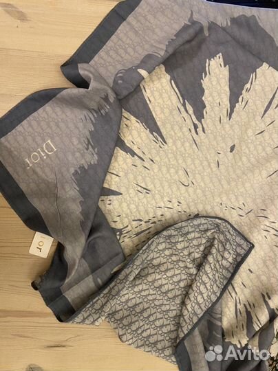 Платок шерстяной новый 90*90 Dior