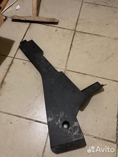 Кожух топливн бака П,Л BMW 7' F01 51757185136, 35