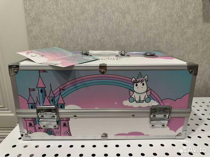 Макияжный набор в кейсе 