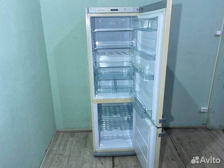 Холодильник Snaige