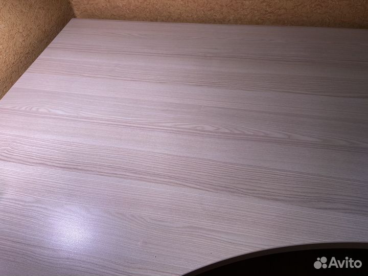 Стол письменный и полка