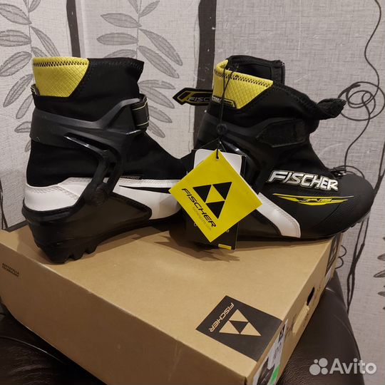 Новые Лыжные ботинки fischer JR 41