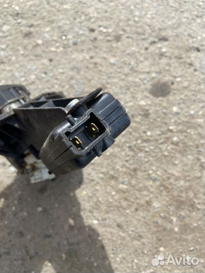 Кнопка багажника с активатором Renault Symbol