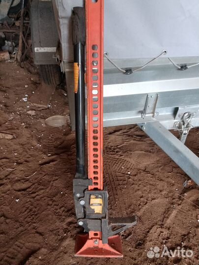 Домкрат реечный 3т