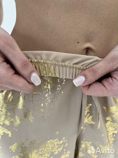 Блестящие брюки