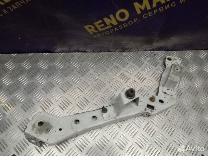 Рамка радиатора левая Renault Fluence седан 1.6