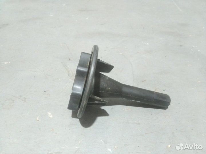 Болт крепления запасного колеса Nissan Almera