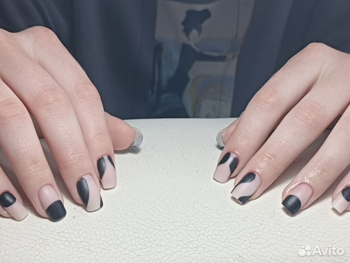 Модель на ногти