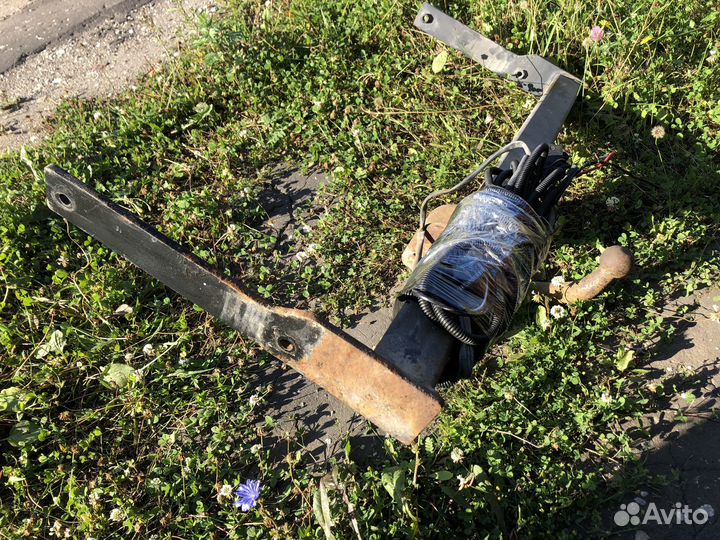 Штатный фаркоп Volkswagen Passat B6