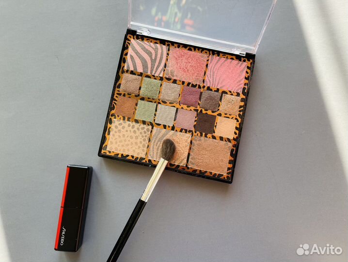 Палетка для макияжа тени румяна хайлайтер бронзер