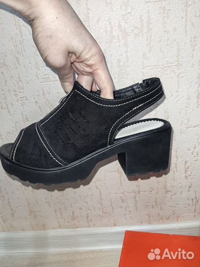 Босоножки женские