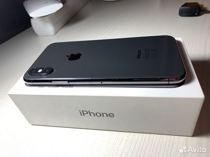iPhone X, 64 ГБ