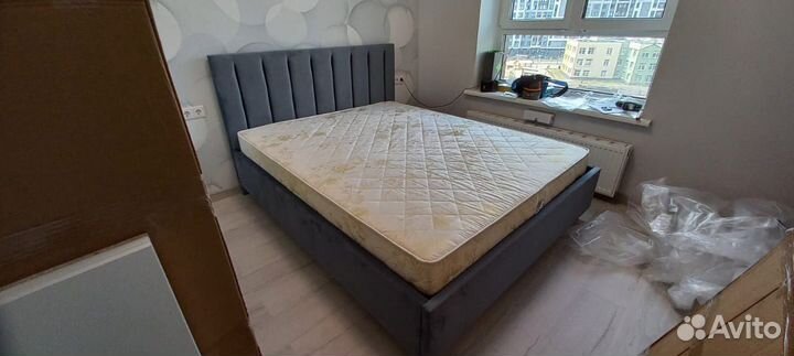 Кровать с подъемным механизмом