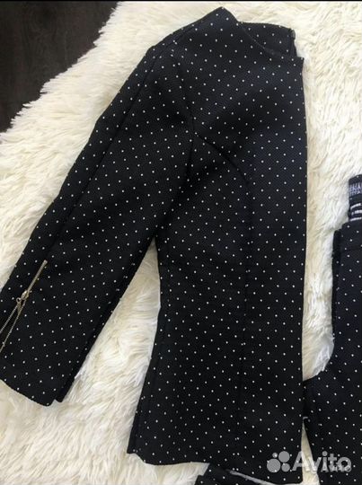 1) Костюм брючный Kosmika(40-42) 2 ) Костюм с юбко