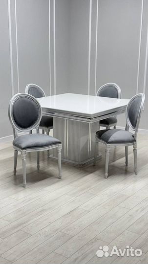 Стол и стулья в гостиную. В наличии
