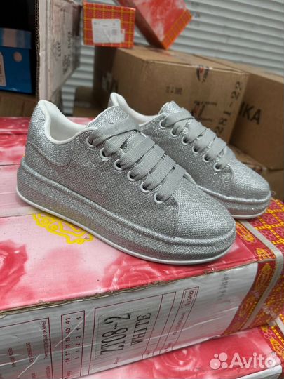 Кроссовки женские со стразами