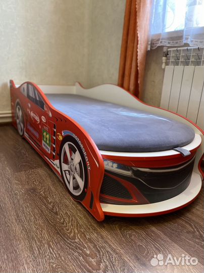 Детская кровать машина