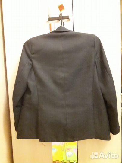 Продам школьный костюм на мальчика(пиджак и брюки)
