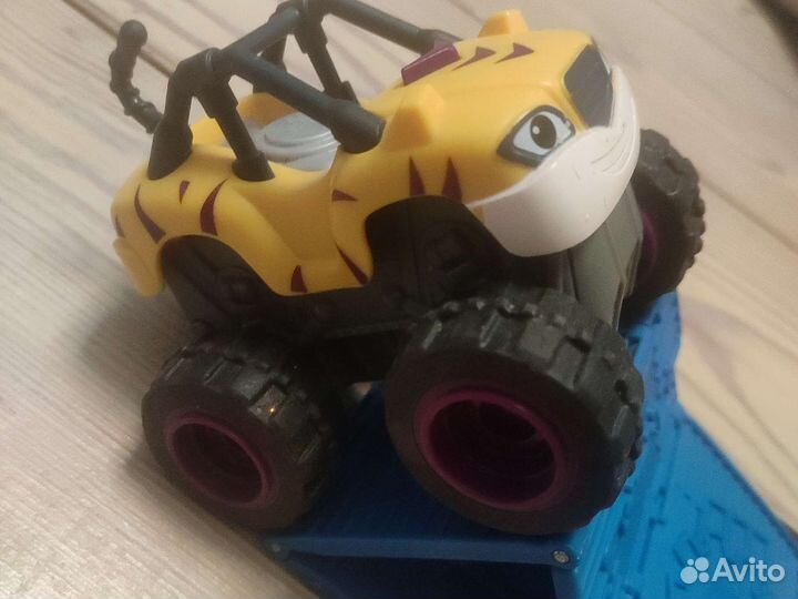 Вспыш и чудо машинки игрушка