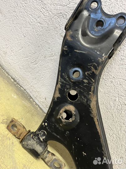 Рычаг передний левый