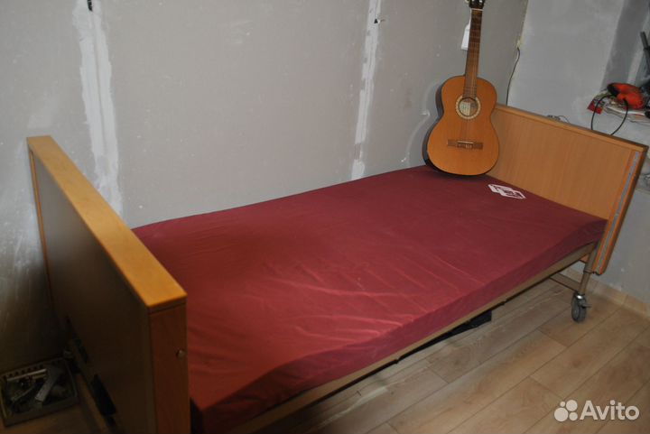 Медицинская кровать с электроприводом