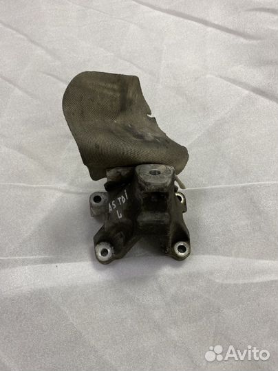 Кронштейн опоры двигателя левый Ауди А5 8Т А4 Б8