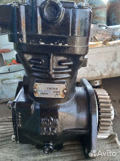 Компрессор на двигатель Каминс