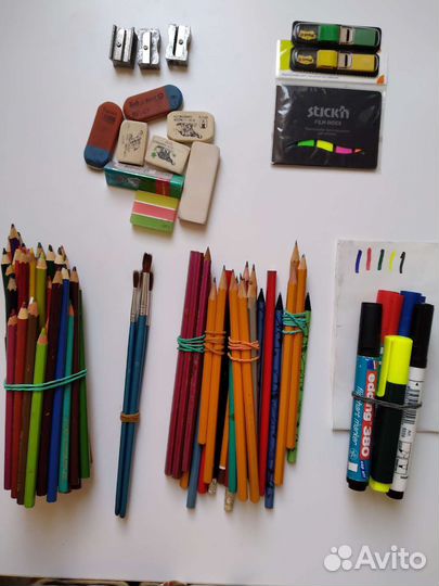 Карандаши, ластики, зажимы, кнопки, скобы,лекала