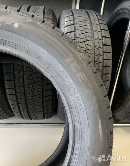 Pirelli Formula Ice FR 215/55 R17 98T