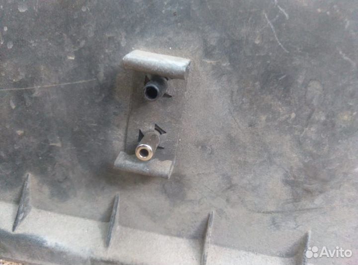 Крышка корпуса воздушного фильтра Вольво S40 1