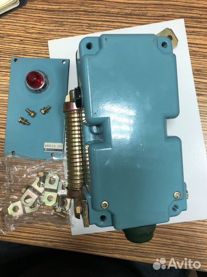 Тросовый выключатель Telemecanique XY2.CA 123