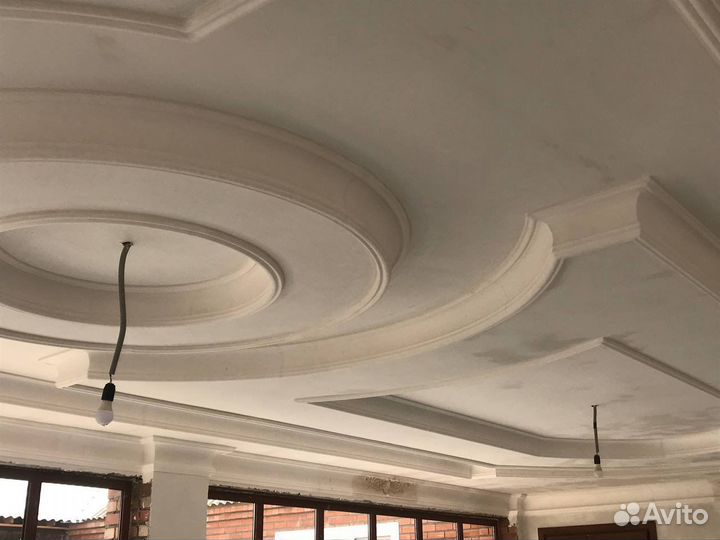 Установка карнизов и гипсовых изделий