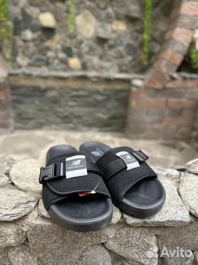 Шлепанцы new balance