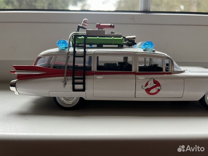 Модель автомобиля ecto-1 охотники за приведениями