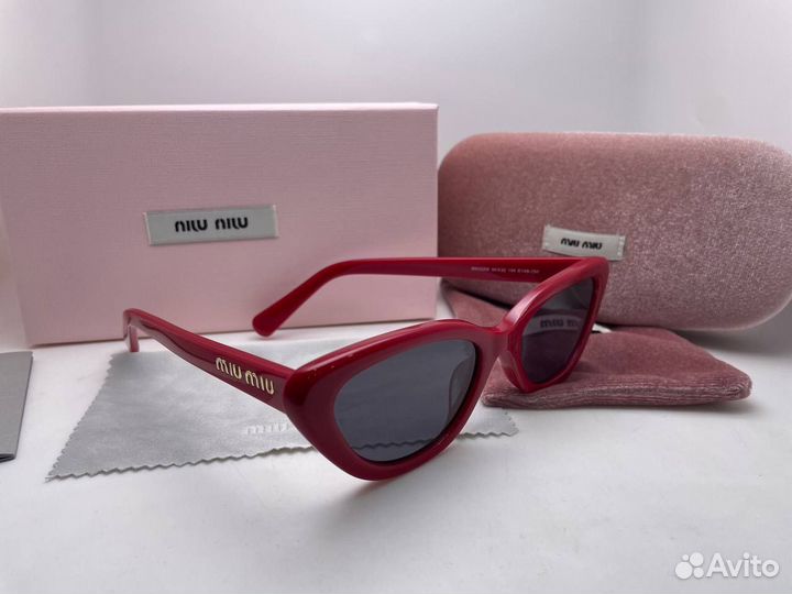 Солнцезащитные очки женские miu miu