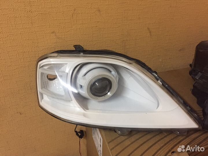 Фары на LADA Largus