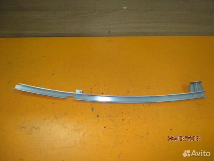 Направляющая стекла двери задней правой Lexus