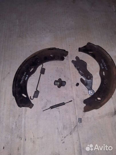 Колодки ручника на мерседес 639